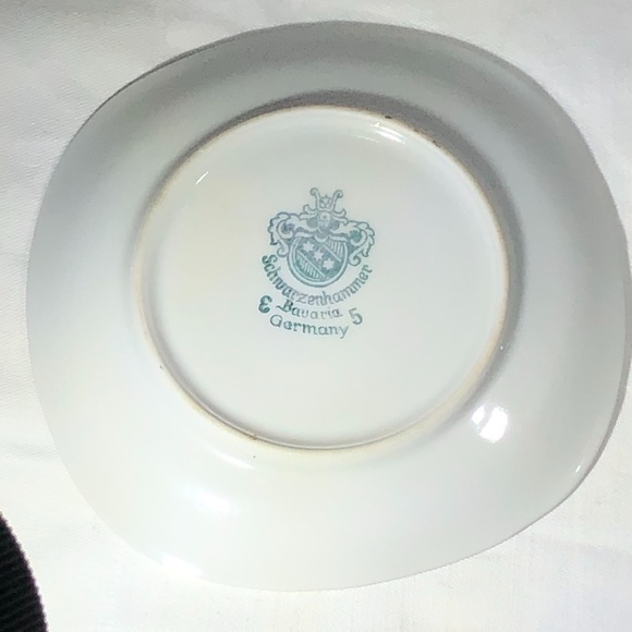 VINTAGE SCHWARZENHAMMER BAVERIA GERMANY FLORAL PLATES - SET OF 2 - Picture 11 of 15